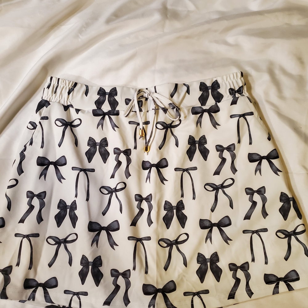 Elegant Black Bow Print Women's Shorts